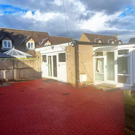 Elegant 2 Bedroom Chalet Edinburgh Exterior photo