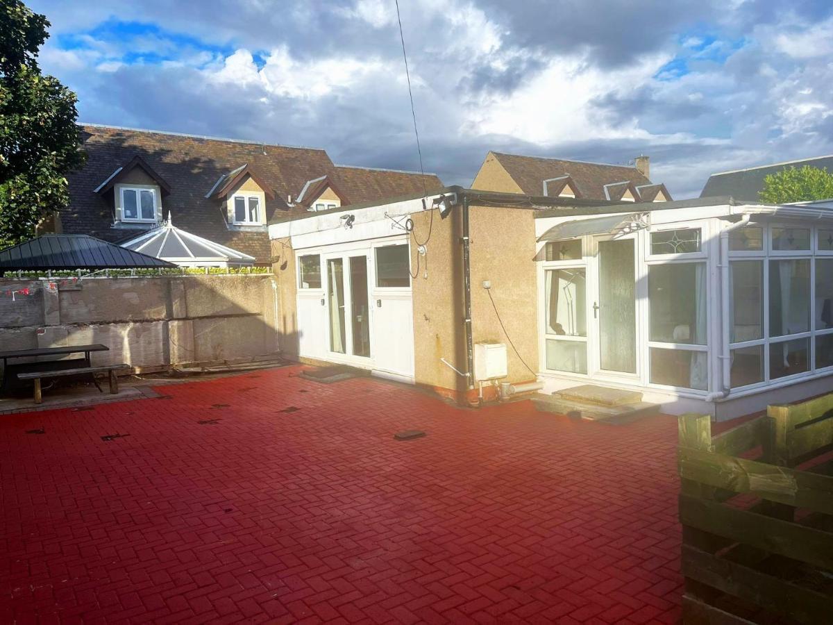 Elegant 2 Bedroom Chalet Edinburgh Exterior photo